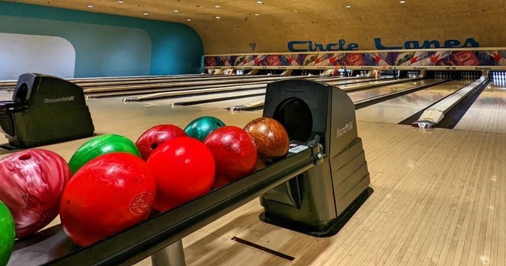 Bowling Alley in Oak Park: Strike Your Best Night Out!